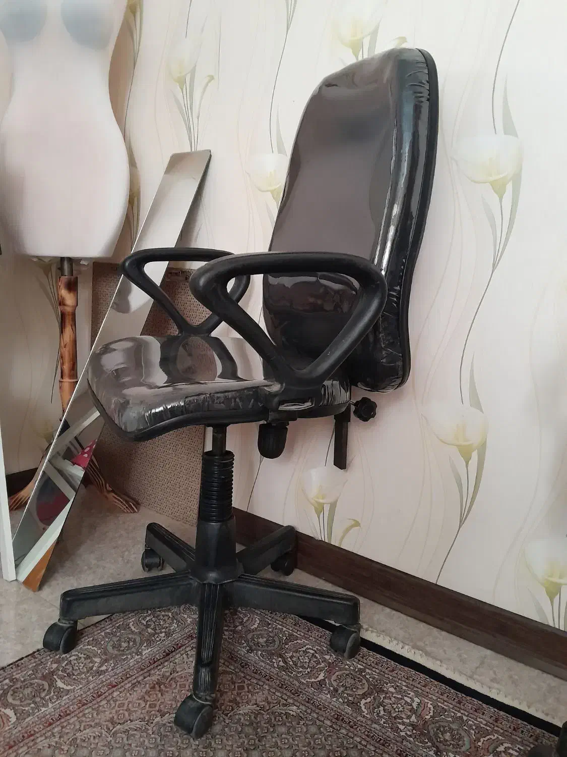 صندلی چرخدارقابل تنظیم ارتفاع|صندلی و نیمکت|همدان, |دیوار