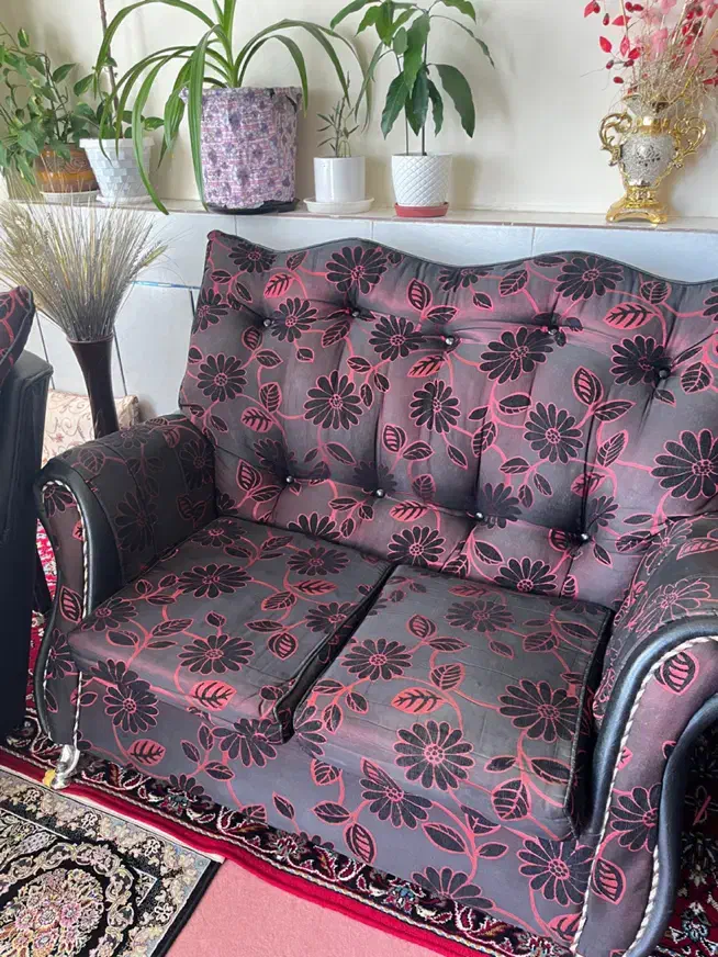 قیمت پنج میلیون مبل تمیز بدون پارگی همراه با روکش|مبلمان خانگی و میز عسلی|شهرضا, |دیوار