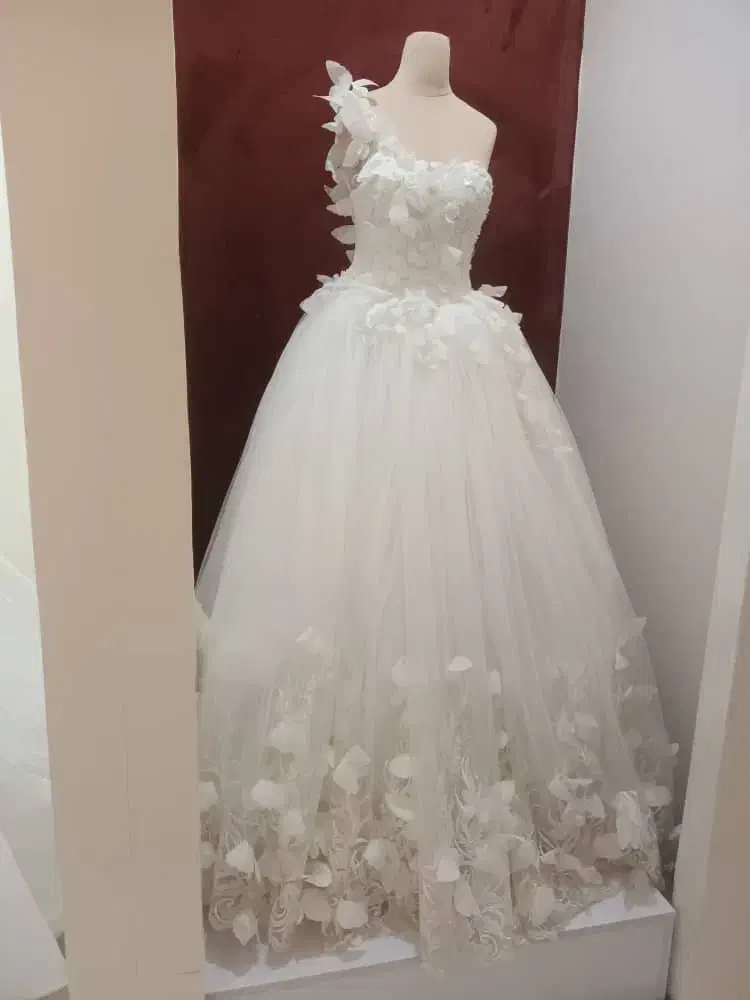 لباس عروس|لباس|دورود, |دیوار