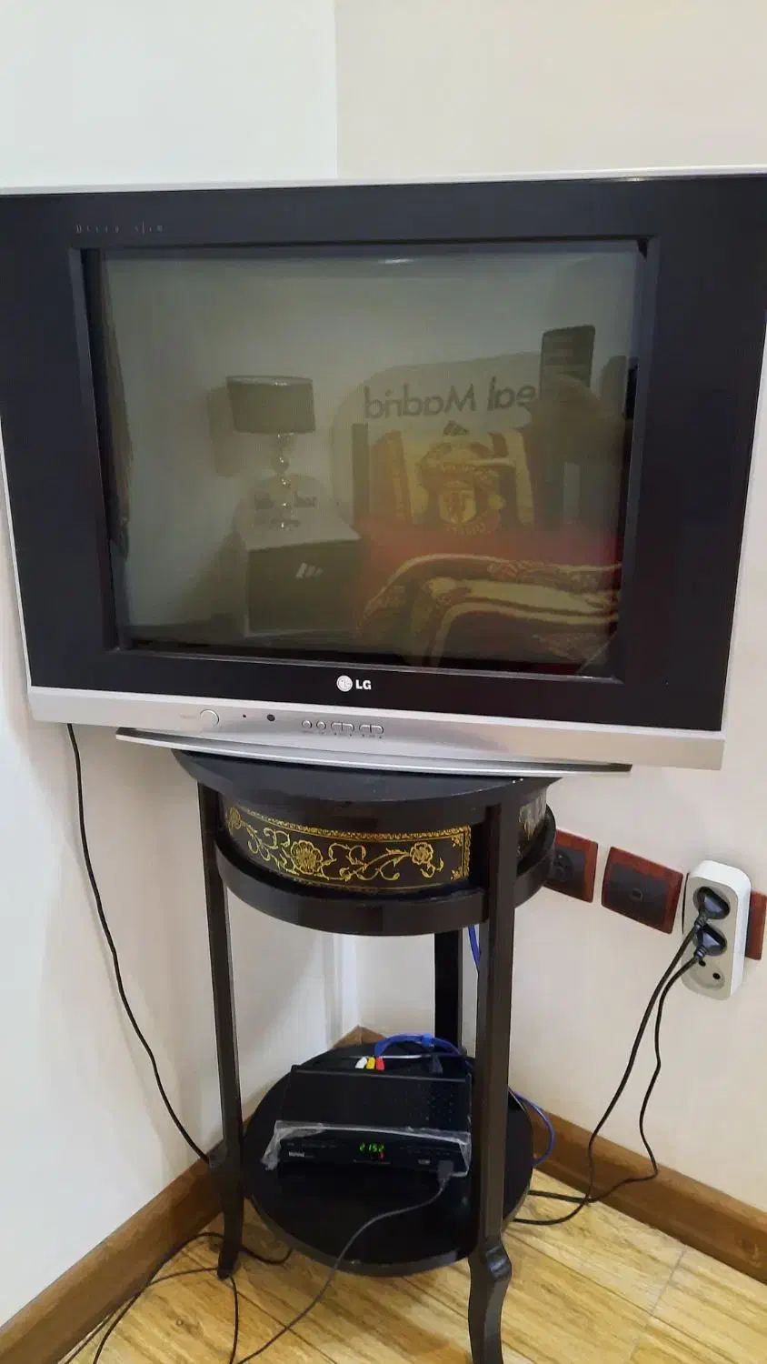 تلوزیون ۲۱ال جی|تلویزیون و پروژکتور|ساوه, |دیوار