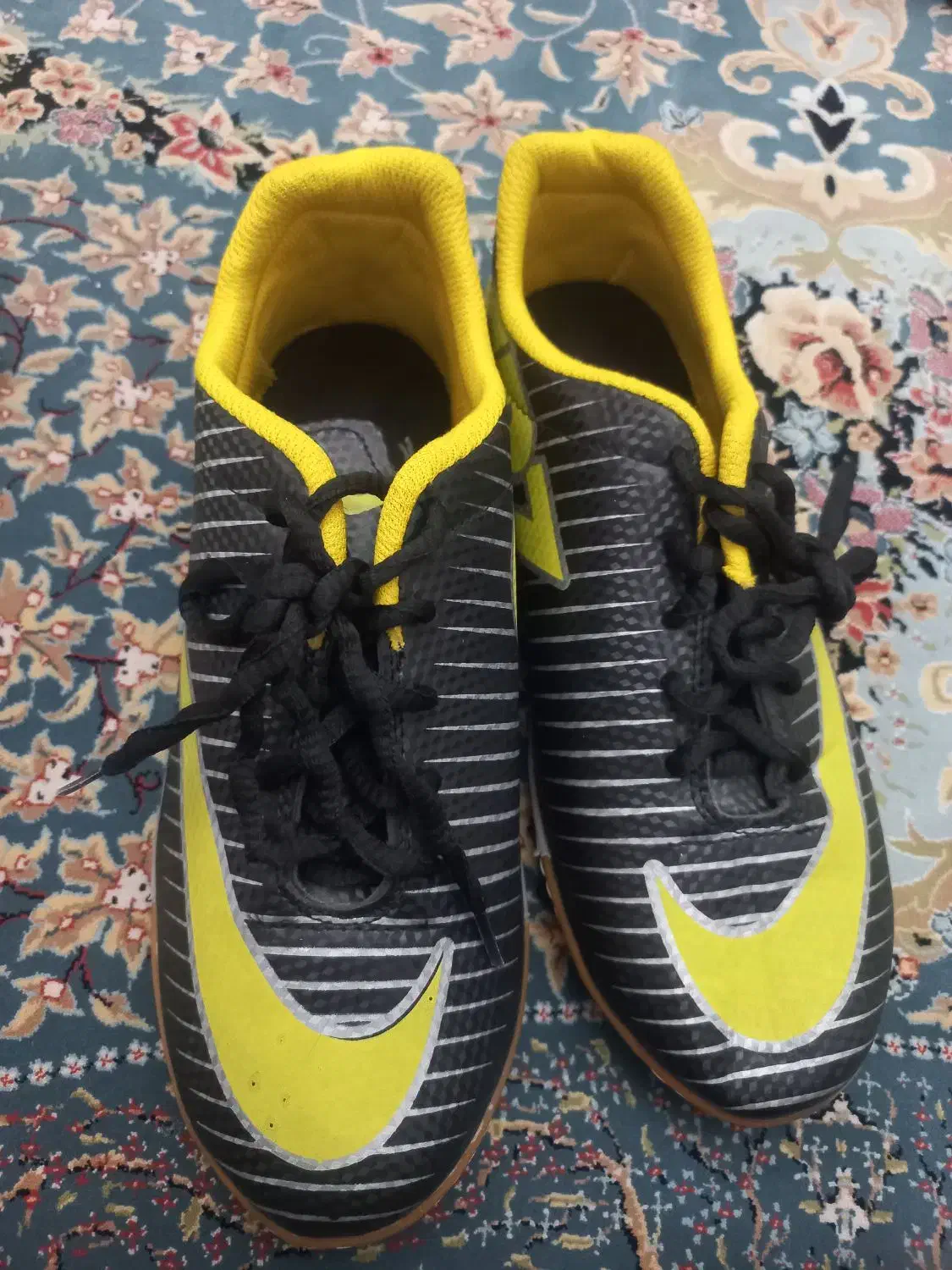 کفش ورزشی سالنی و چمنی|کیف، کفش، کمربند|سمنان, |دیوار