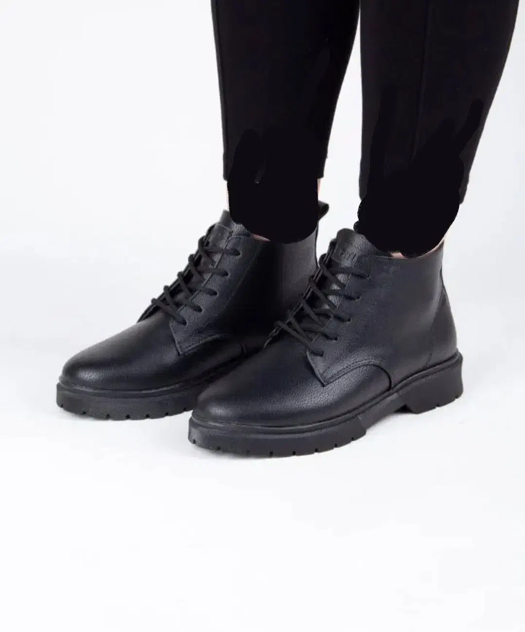 حراج کتونی و نیم بوت به علت تغییر کاربری|کیف، کفش، کمربند|تهران, شهرک شهید باقری|دیوار