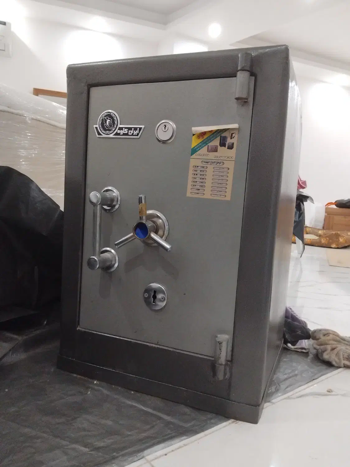 گاو صندوق|ابزارآلات|رشت, بوسار|دیوار