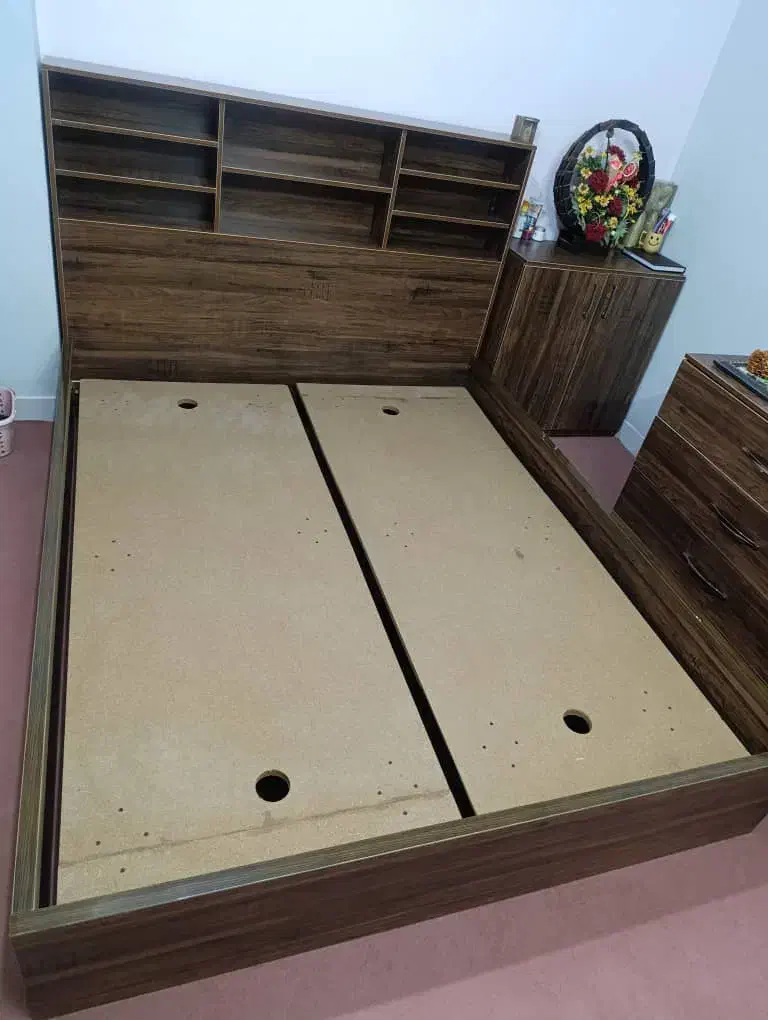 یک عدد تخت دونفره درحدنو|تخت و سرویس خواب|زنجان, |دیوار