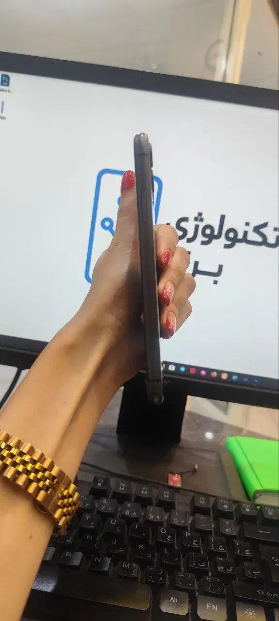 گوشی آیفون 11 با حافظه 128 با رنگ مشکی|موبایل|اصفهان, جلفا|دیوار
