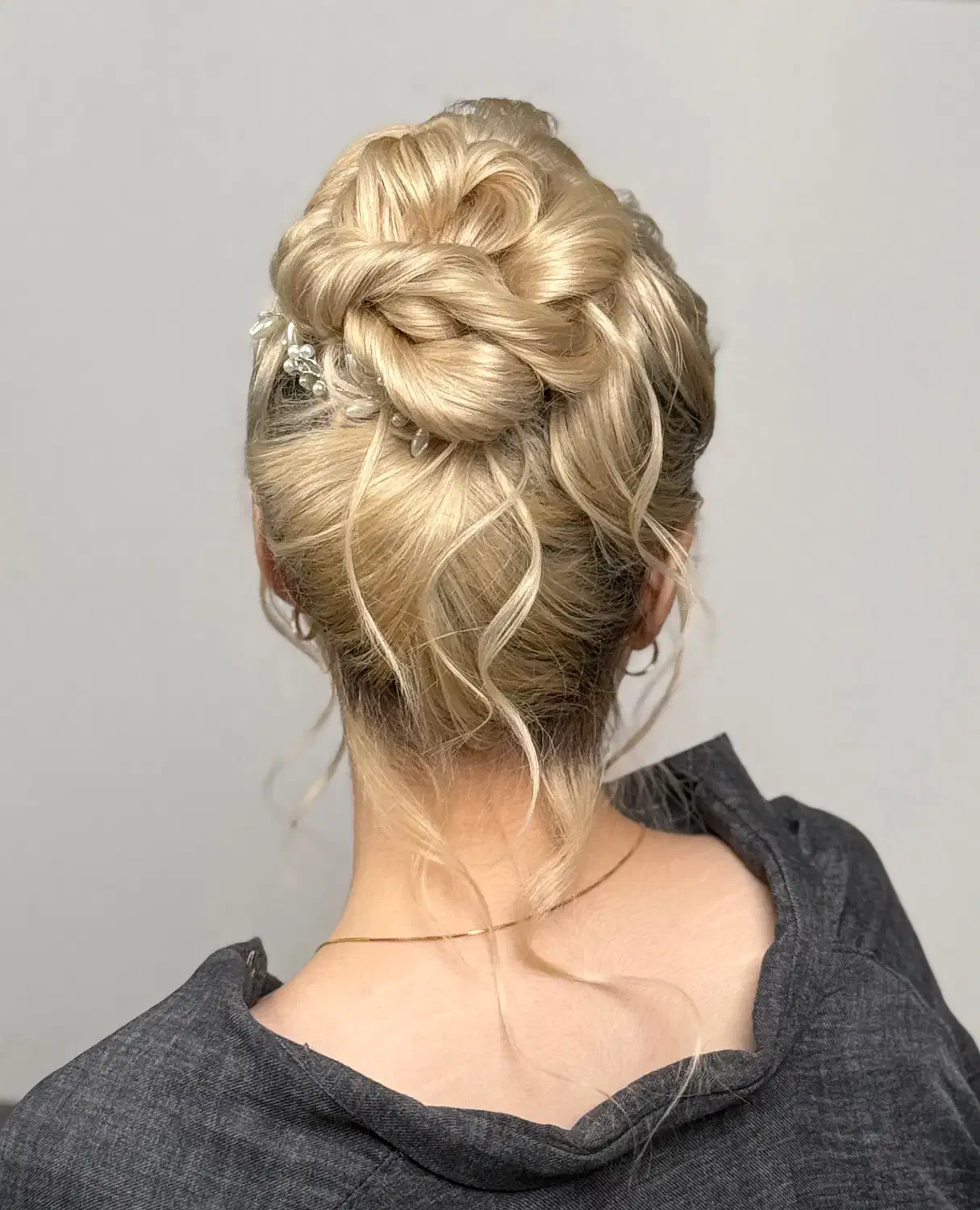 آموزش و خدمات شینیون مو|خدمات آرایشگری و زیبایی|اصفهان, سیچان|دیوار