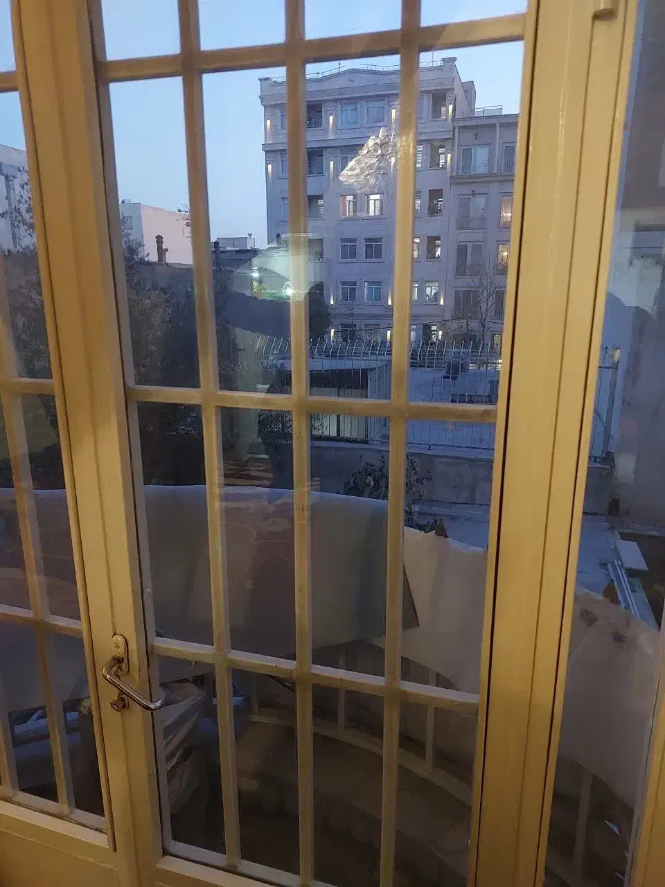 رهن و اجاره ۲۱۰متری۳خوابه فول امکانات ویلایی