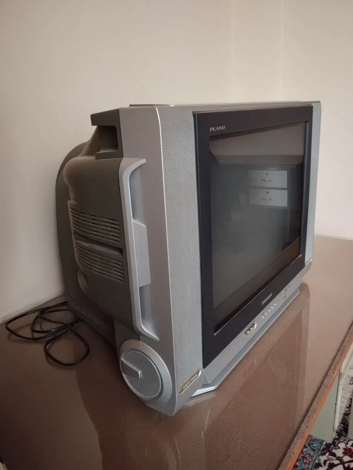 تلویزیون ۲۱ اینچ سامسونگ بهمراه گیرنده دیجیتال|تلویزیون و پروژکتور|قره ضیاالدین, |دیوار