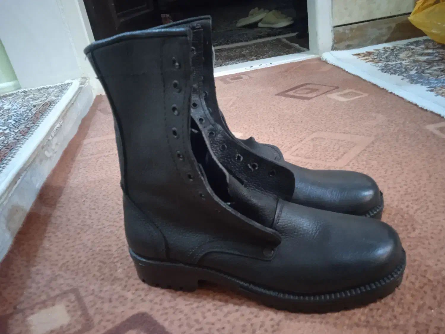 پوتین سربازی|کیف، کفش، کمربند|ساوه, |دیوار