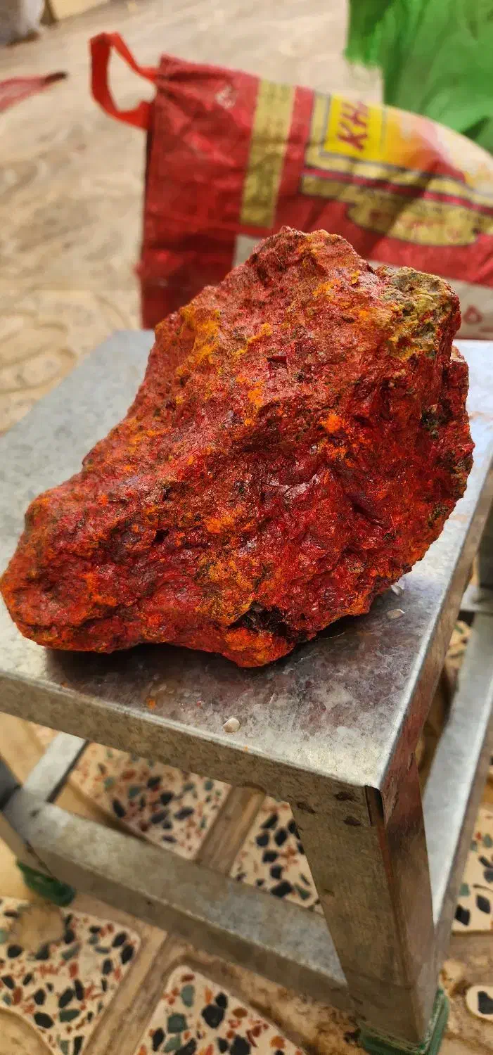 سنگ سینابر دارای جیوه قرمز|آرایشی، بهداشتی، درمانی|تخت سلیمان, |دیوار