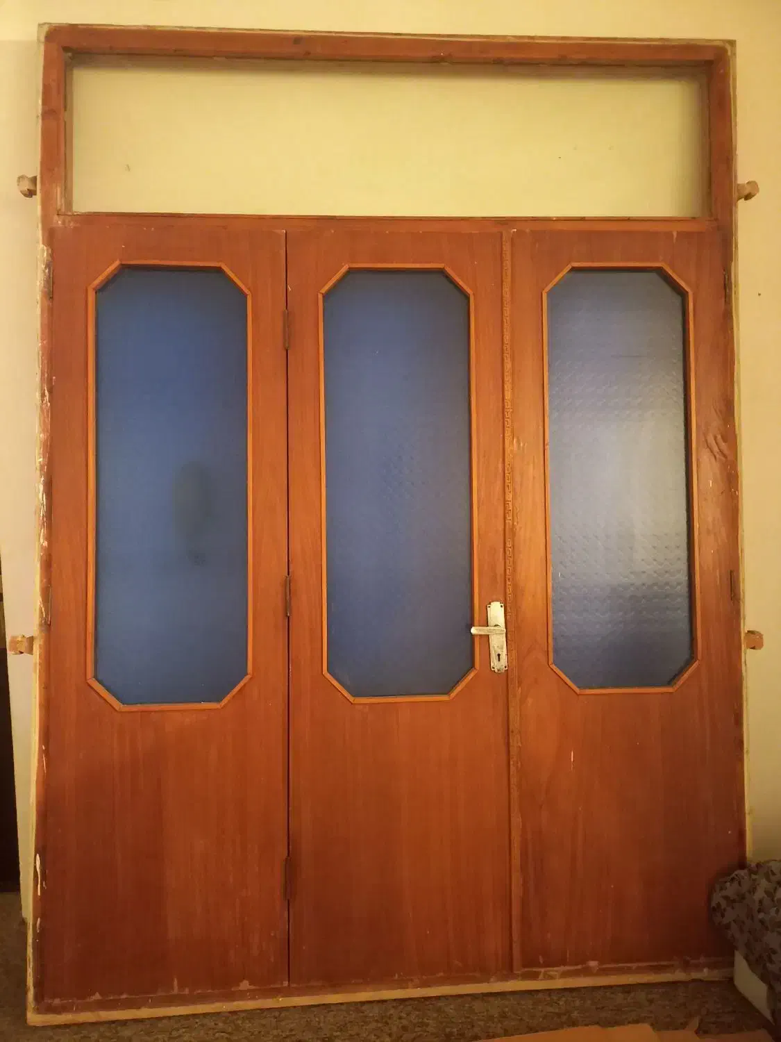 درب چوبی شیشه ای قدیمی بزرگ|مصالح و تجهیزات ساختمان|خان ببین, |دیوار