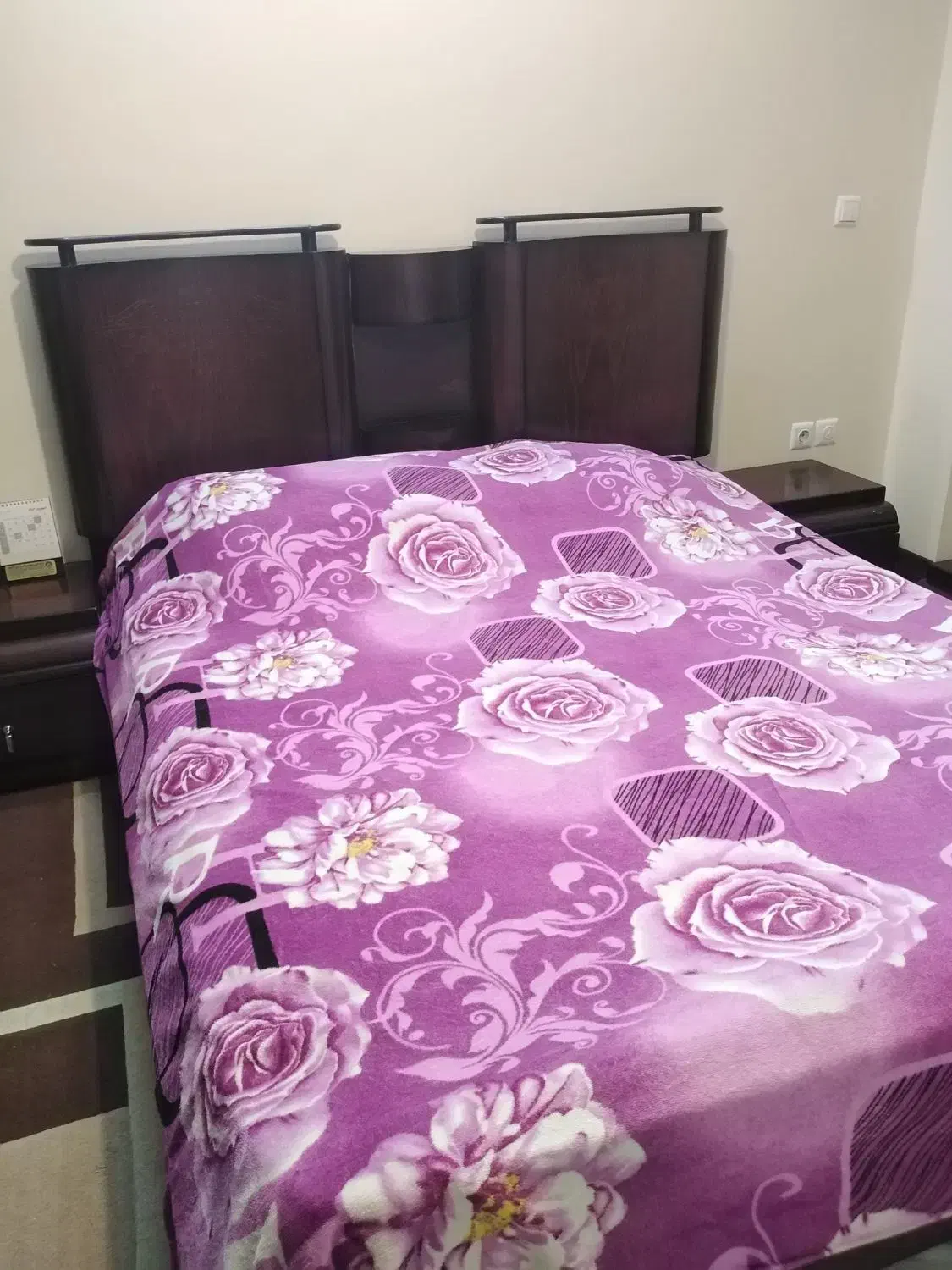 تخت خواب دو نفره، میز آرایش و پاتختی|تخت و سرویس خواب|اصفهان, شهریار|دیوار