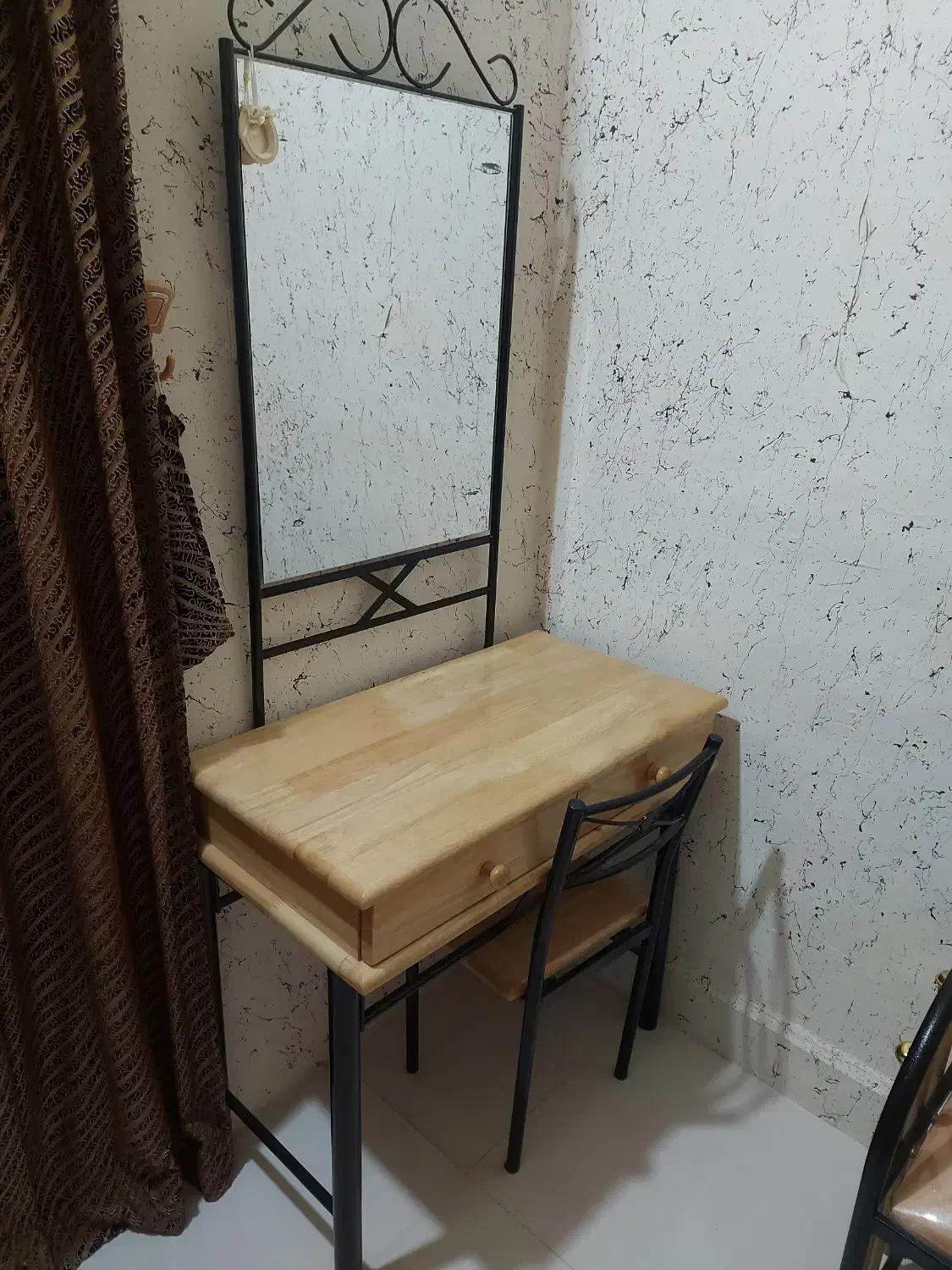 تخت یک نفره و میز آرایش|تخت و سرویس خواب|بندر کنگان, |دیوار