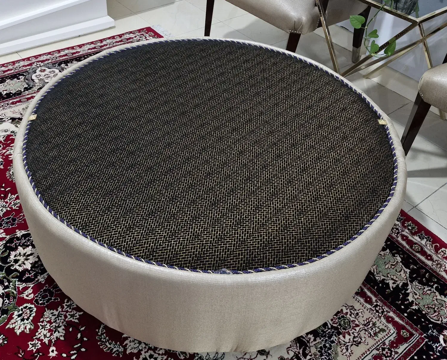 پاف پارچه ای  جلو مبلی گرد|مبلمان خانگی و میز عسلی|رباط‌کریم, مسکن مهر آبشناسان|دیوار