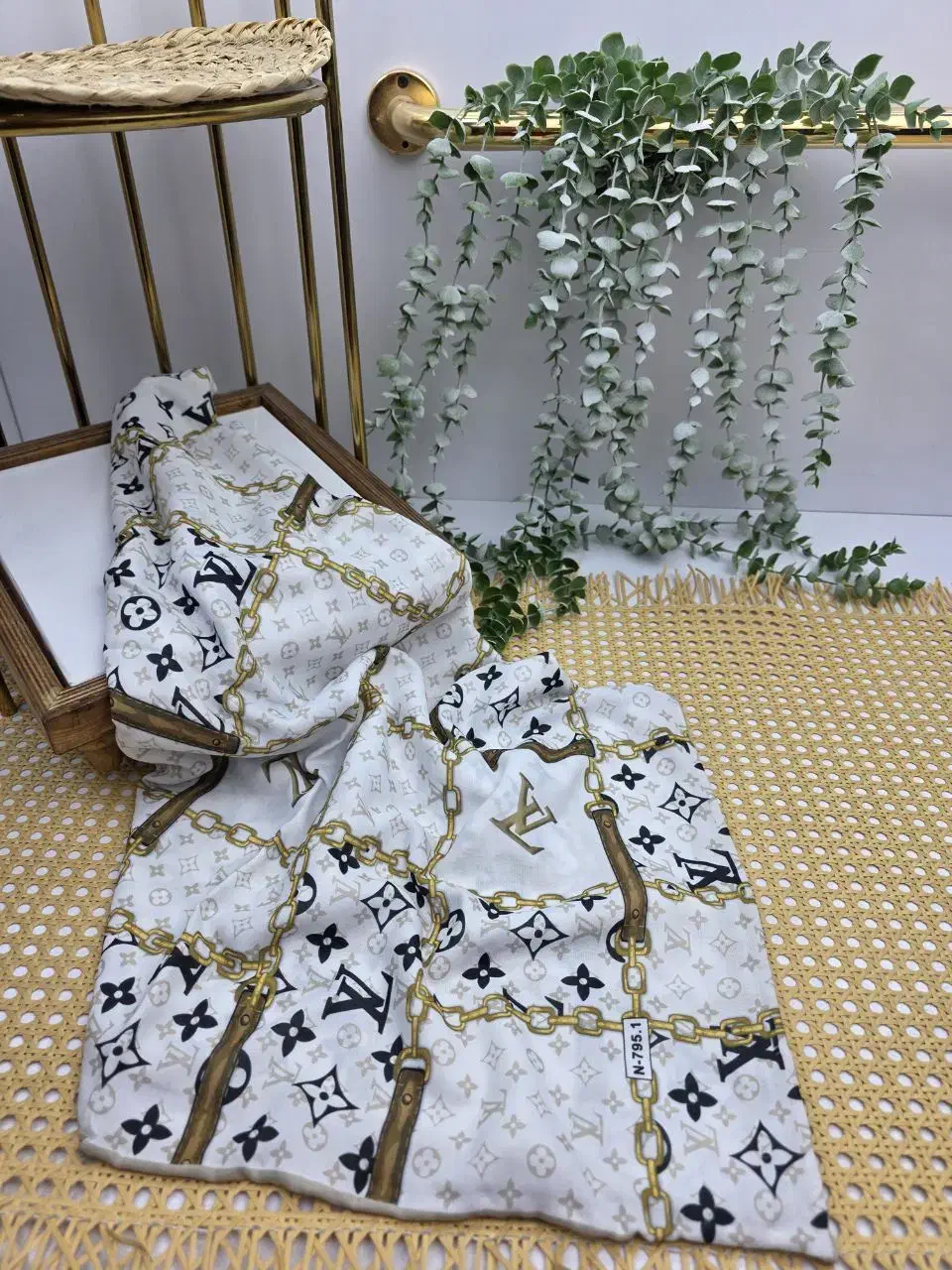 روسری نخی قواره بزرگ زیر قیمت بازار|لباس|نسیم‌شهر, |دیوار