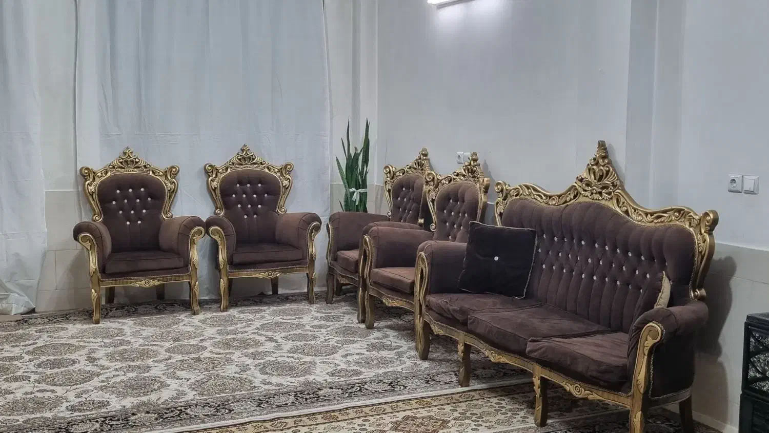 مبل سلطنتی ۹نفره به همراه میزعسلی|مبلمان خانگی و میز عسلی|فلاورجان, |دیوار