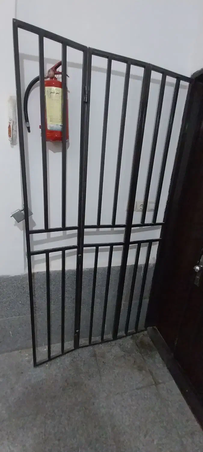 درب به همراه حفاظ|مصالح و تجهیزات ساختمان|سبزوار, پاسداران|دیوار