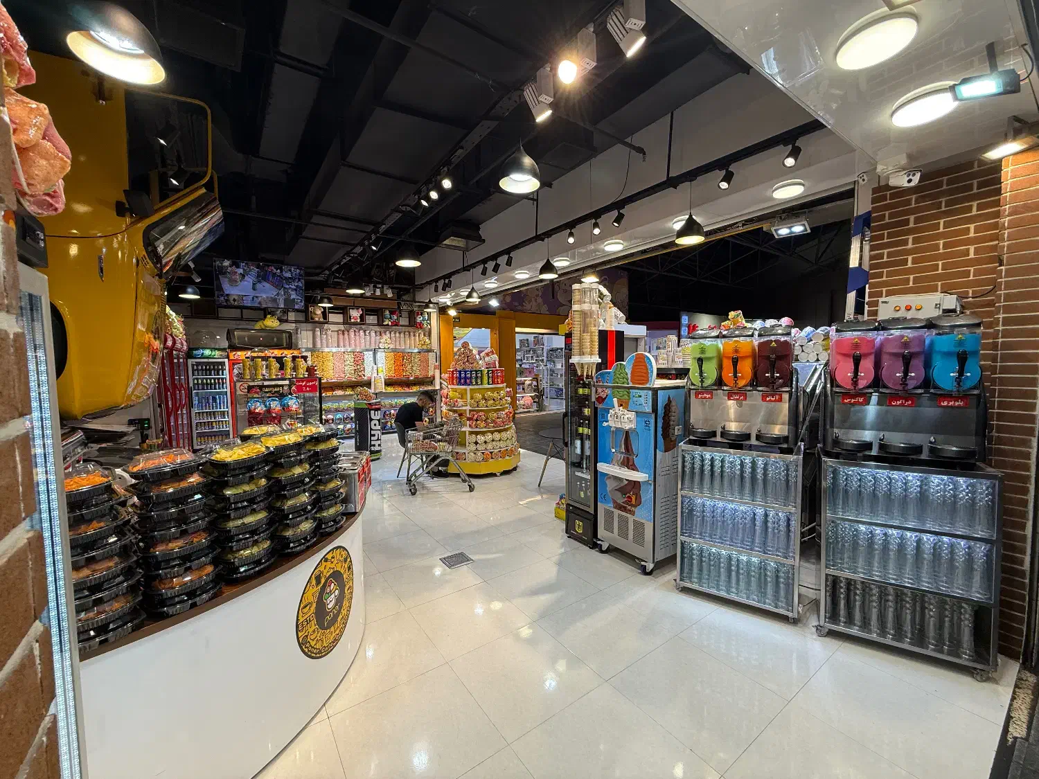 فروشنده و نیروی کار|استخدام خدمات فروشگاه و رستوران|تهران, اکباتان|دیوار