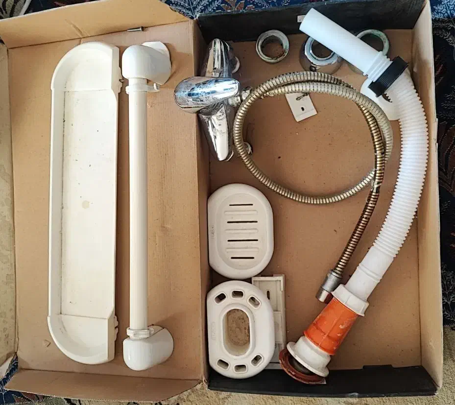 ست شیرآلات و سنگ روشویی سرویس بهداشتی|لوازم سرویس بهداشتی|بیرجند, |دیوار