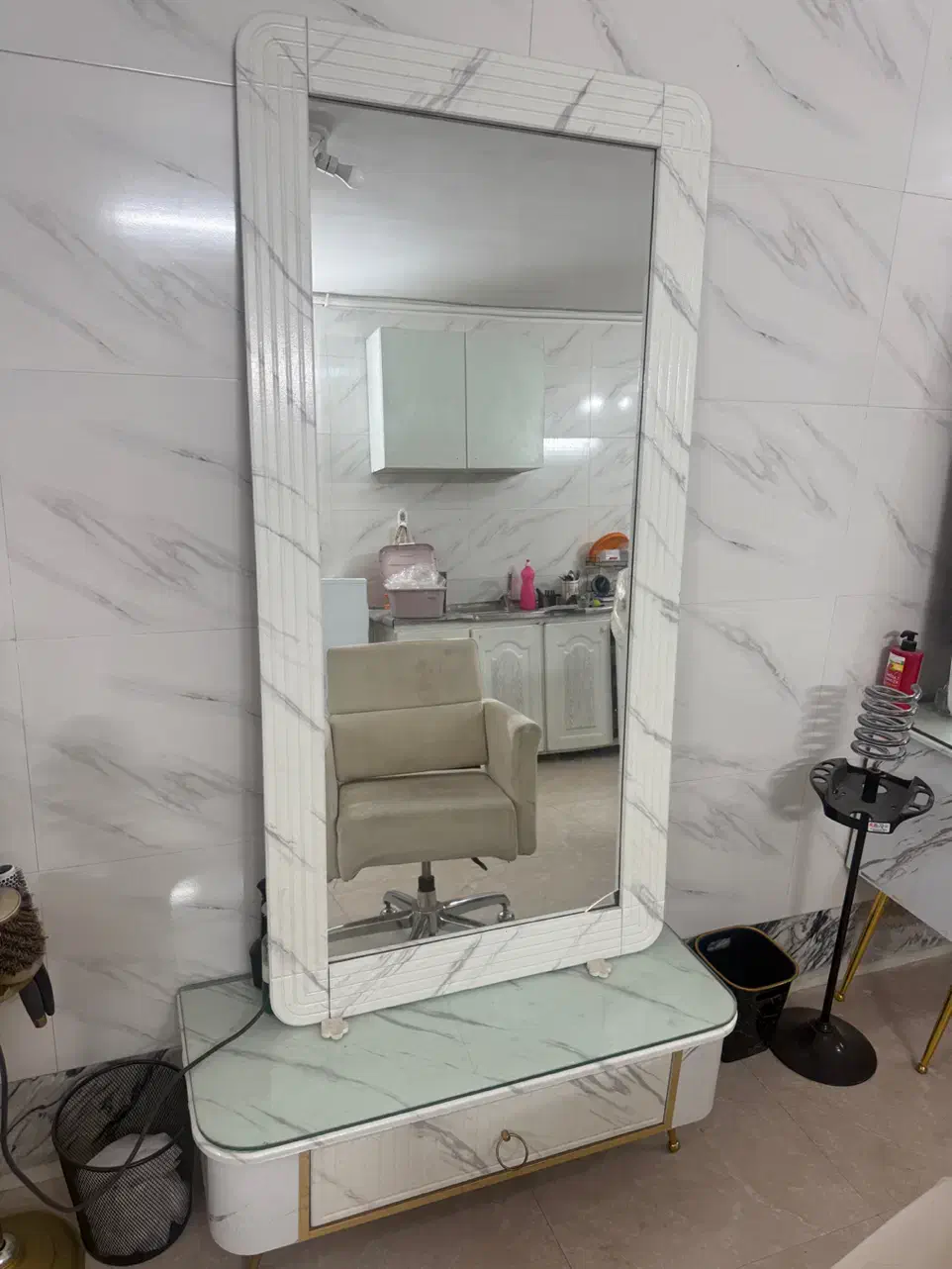 فروش لوازم ارایشگاه به قیمت عالی|آرایشگاه و سالن‌های زیبایی|خمینی‌شهر, |دیوار