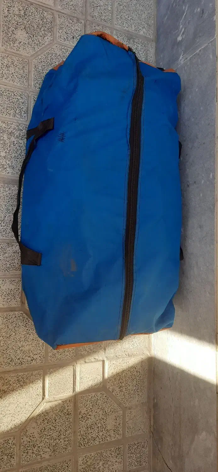 کیف گمشده|اشیا|اصفهان, قهجاورستان|دیوار