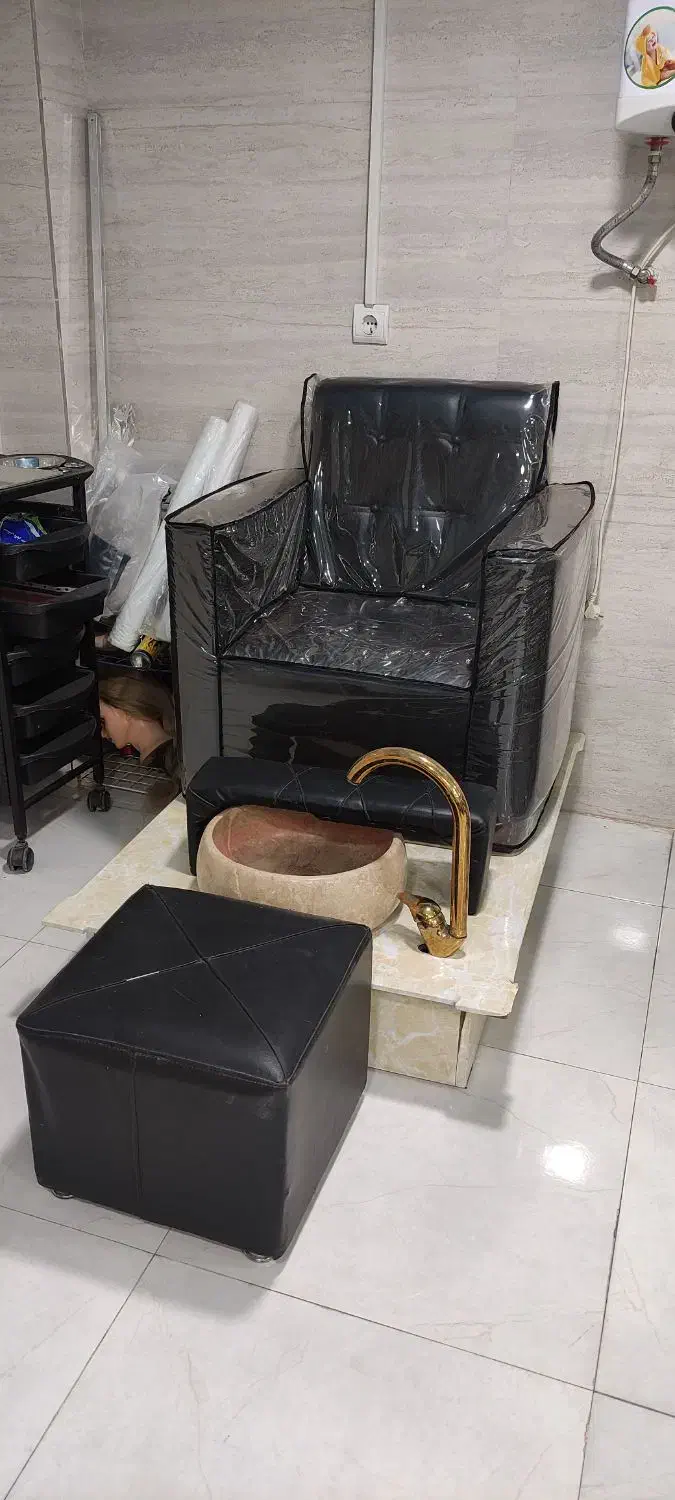 وسایل سالن خیلی کم استفاده شده|آرایشگاه و سالن‌های زیبایی|اهواز, کمپلو جنوبی|دیوار