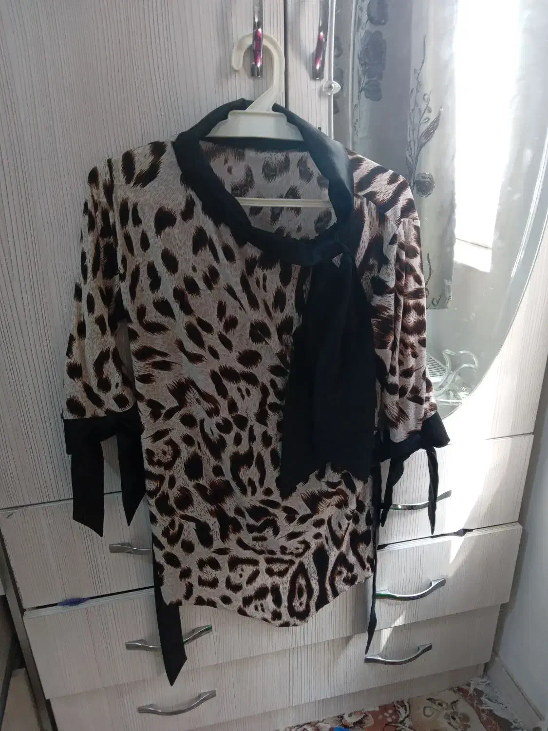 شومیززنانه|لباس|قرچک, پویینک|دیوار