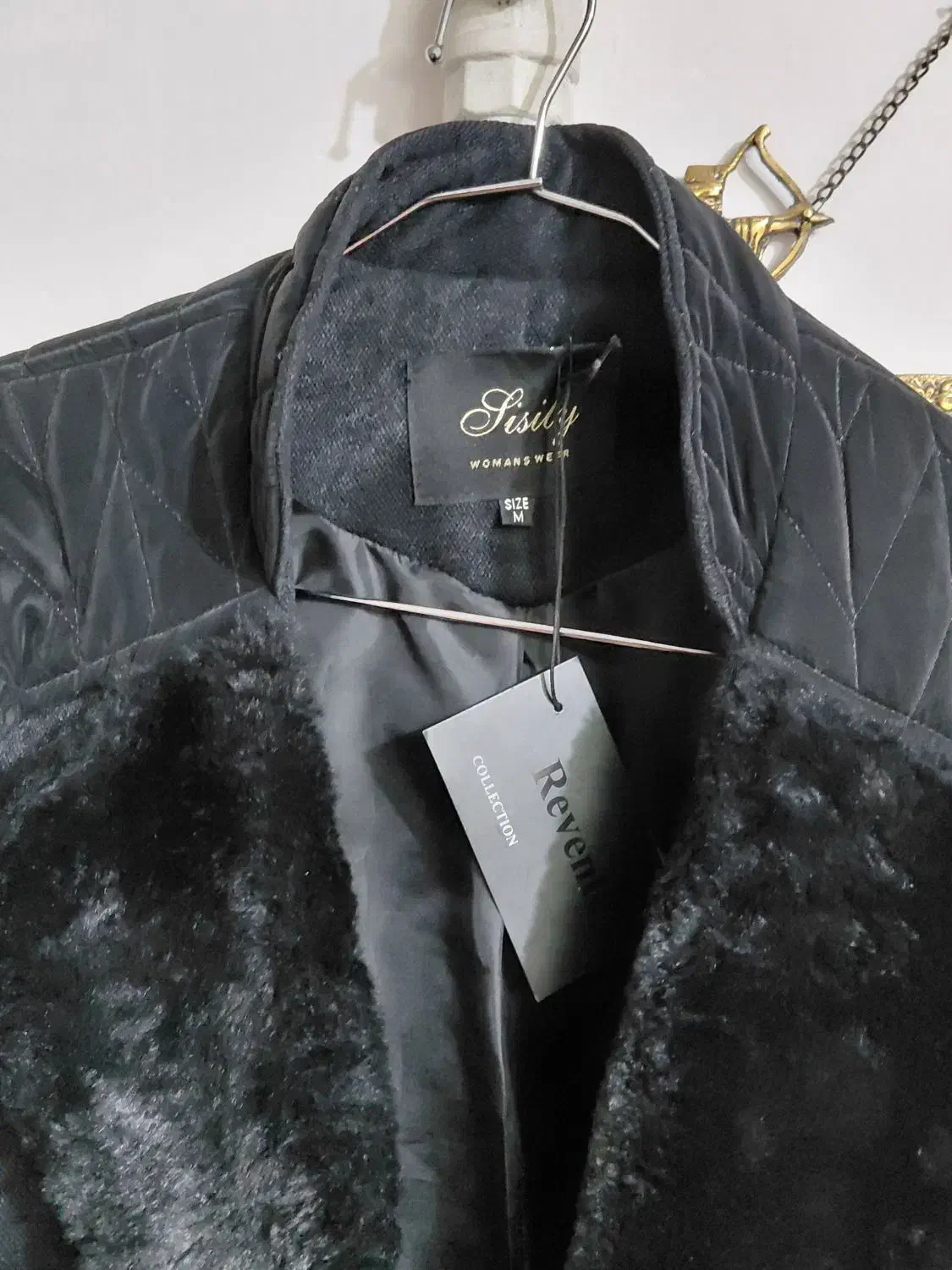 پالتو|لباس|اراک, |دیوار