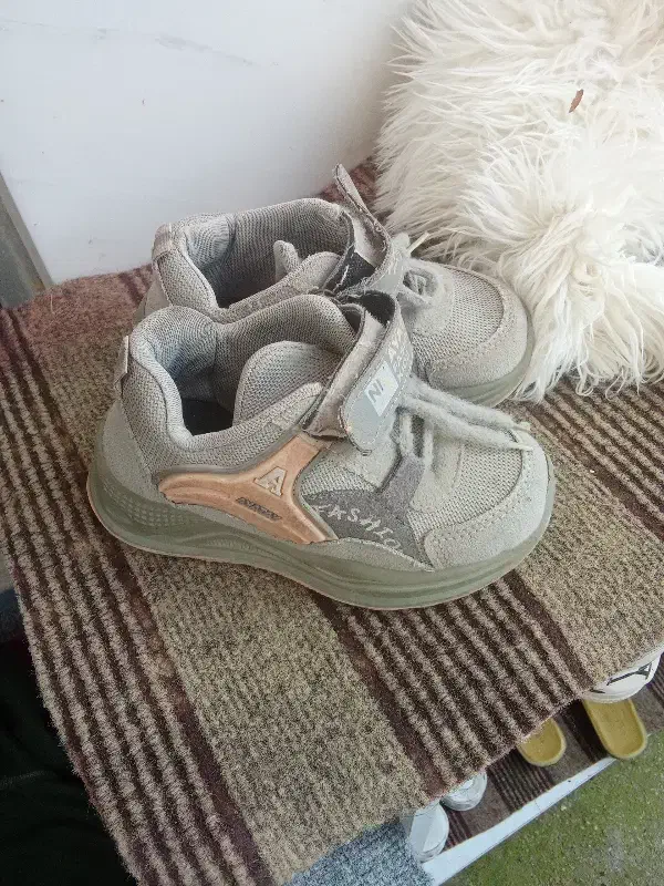 کتونی سایز۲۷ تمیزسالم|کفش و لباس بچه|گلوگاه, |دیوار