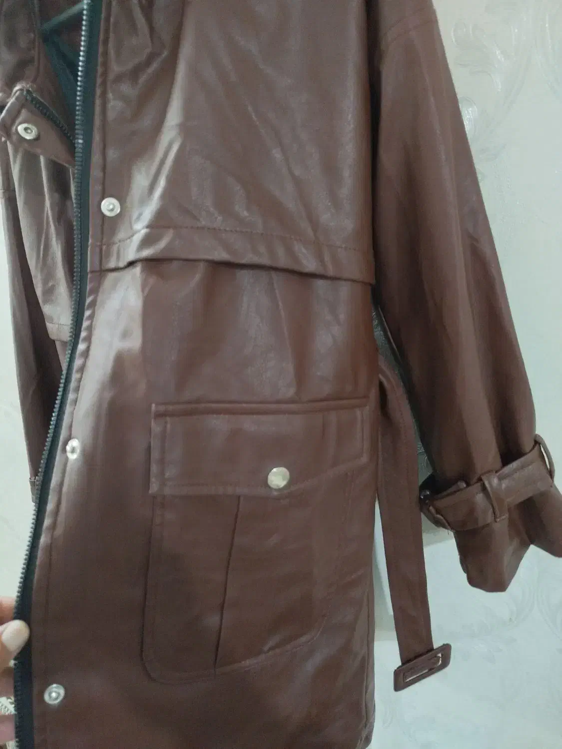 کت چرم|لباس|قم, ولیعصر|دیوار