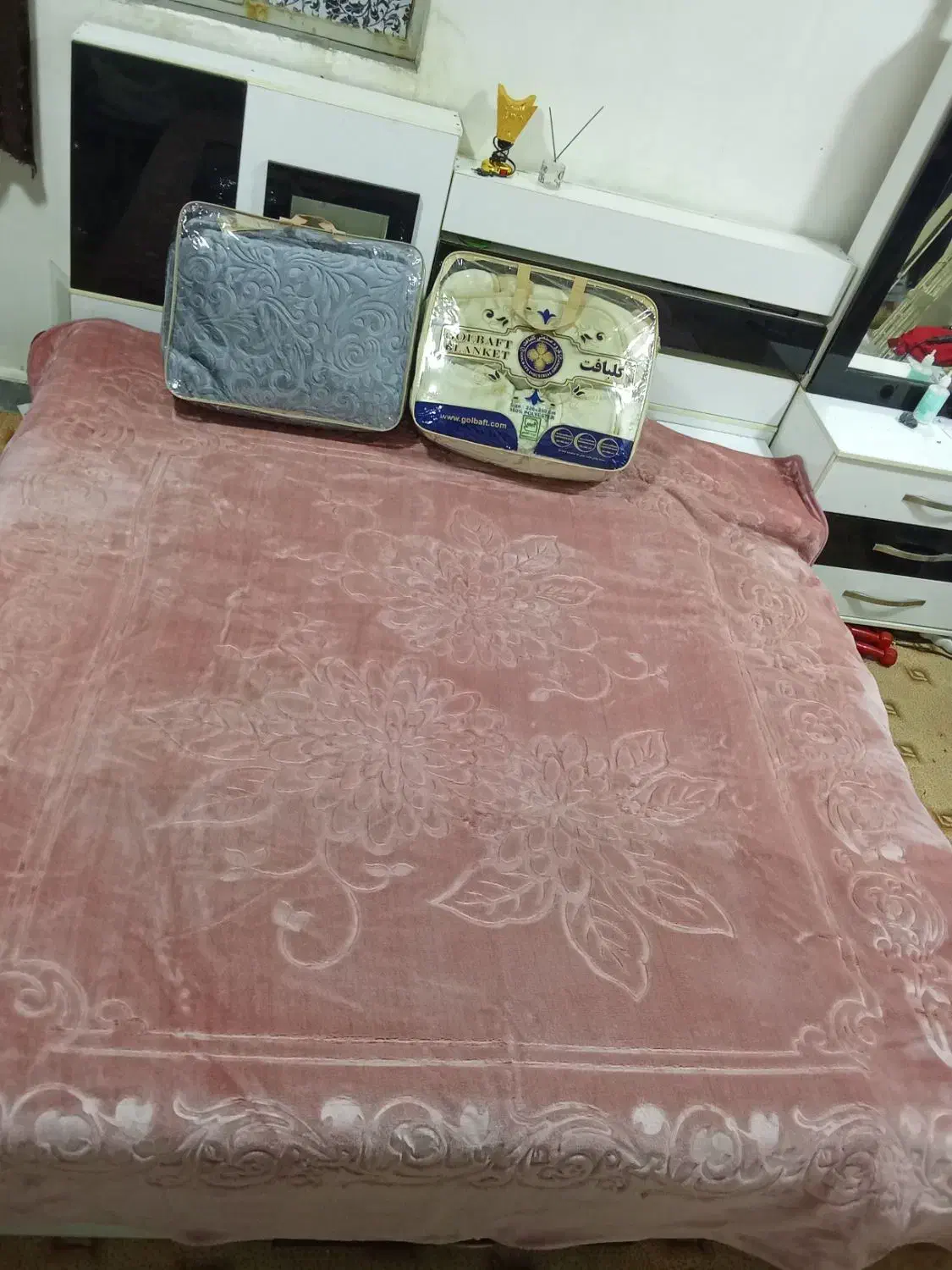 کالای خواب|رختخواب، بالش، پتو|کارون, |دیوار