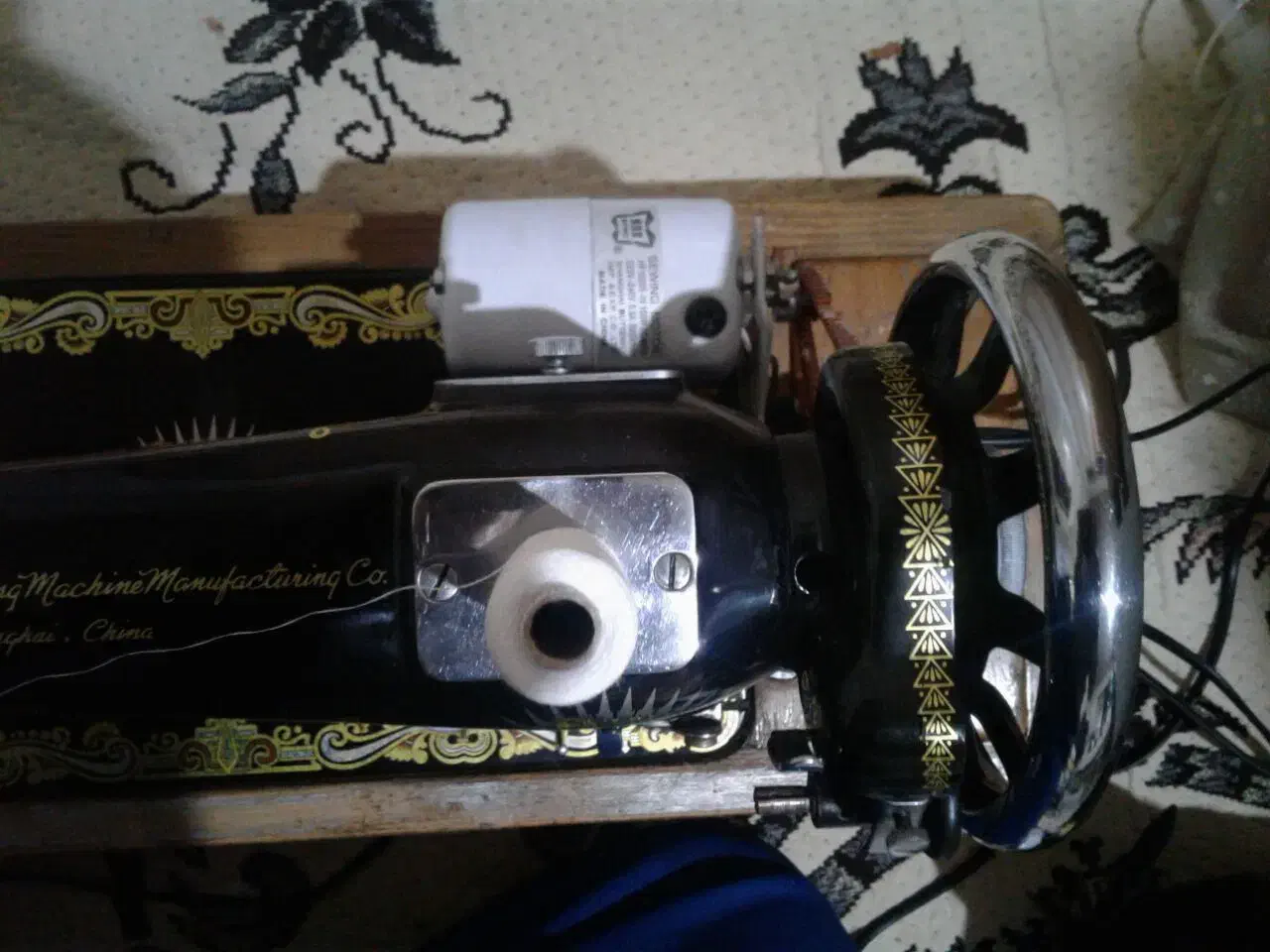 چرخ خیاطی مشکی در حد عالی|چرخ خیاطی و ریسندگی|سمیرم, |دیوار