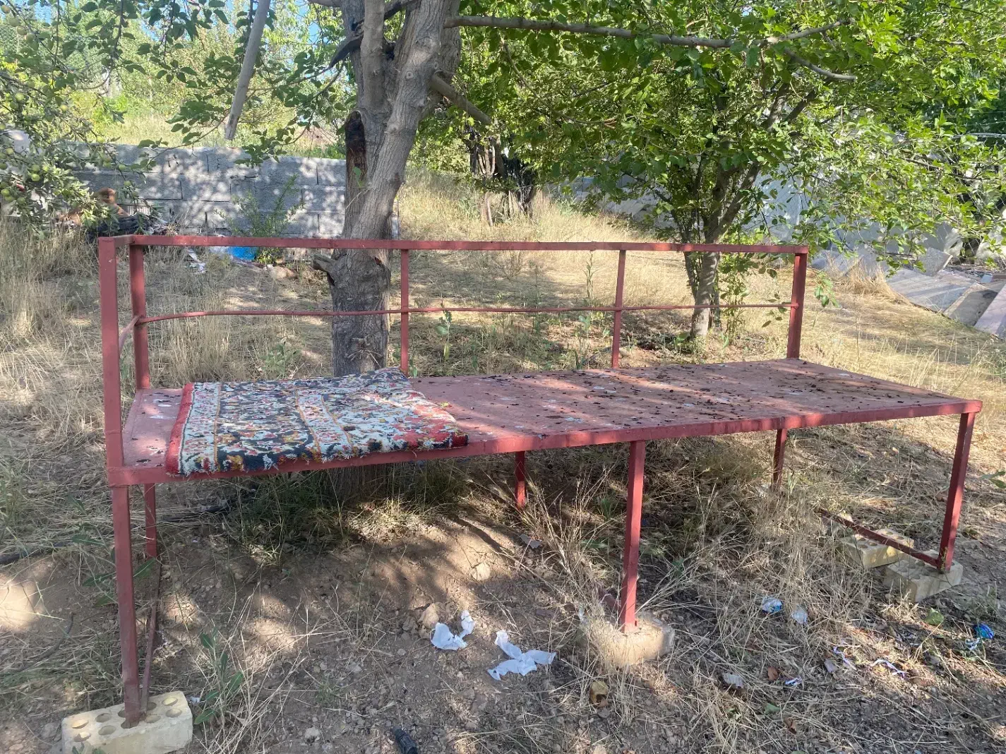 دو عدد نیمکت آهنی|صندلی و نیمکت|زنجان, |دیوار