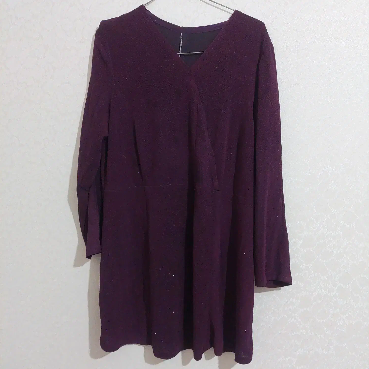 تعدادی لباس|لباس|شاهینشهر, عطار|دیوار