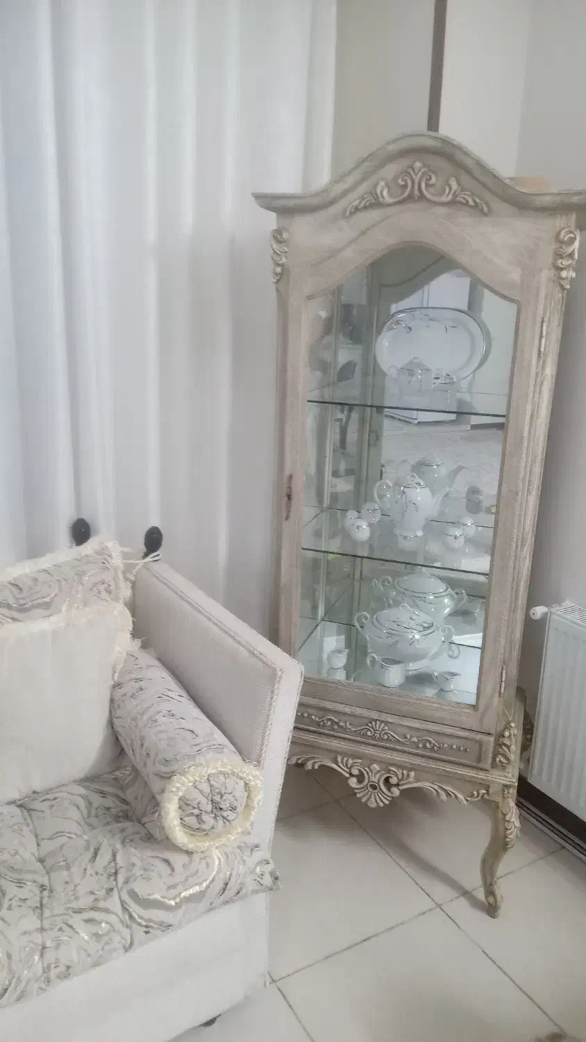 ویترین چوبی سالم و تمیز|بوفه، ویترین، کنسول|شریفآباد, |دیوار