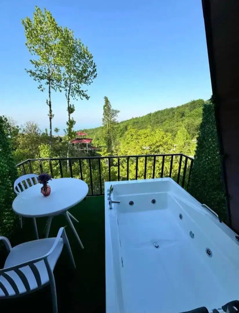 اجاره کلبه سویسی وان جکوزی جنگلی vip|اجارهٔ کوتاه‌مدت ویلا و باغ|نشتارود, |دیوار