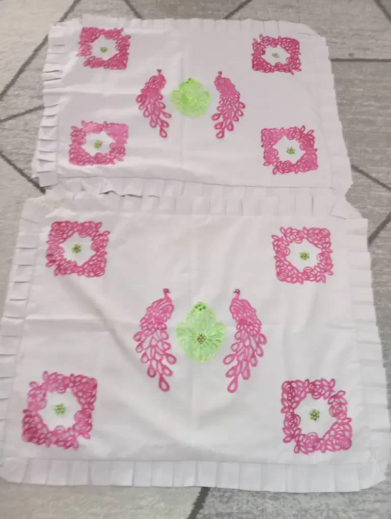 رو بالشتی|رختخواب، بالش، پتو|رودهن, |دیوار