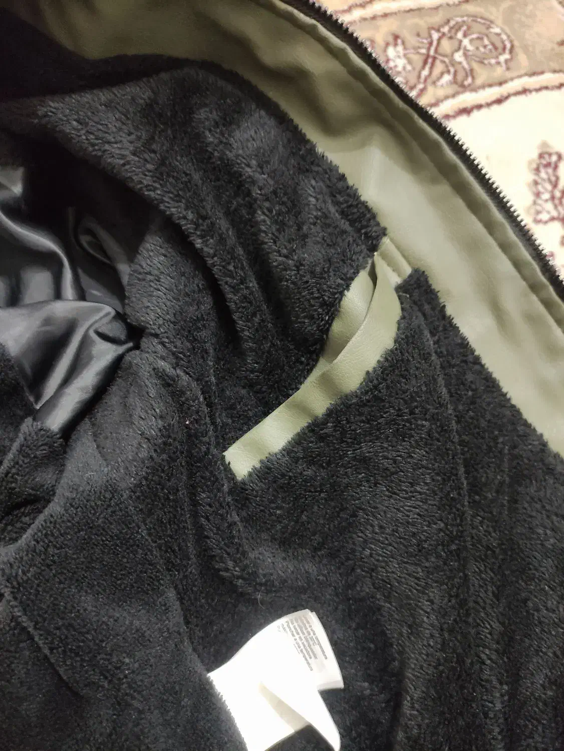 کت چرم|لباس|گرگان, |دیوار