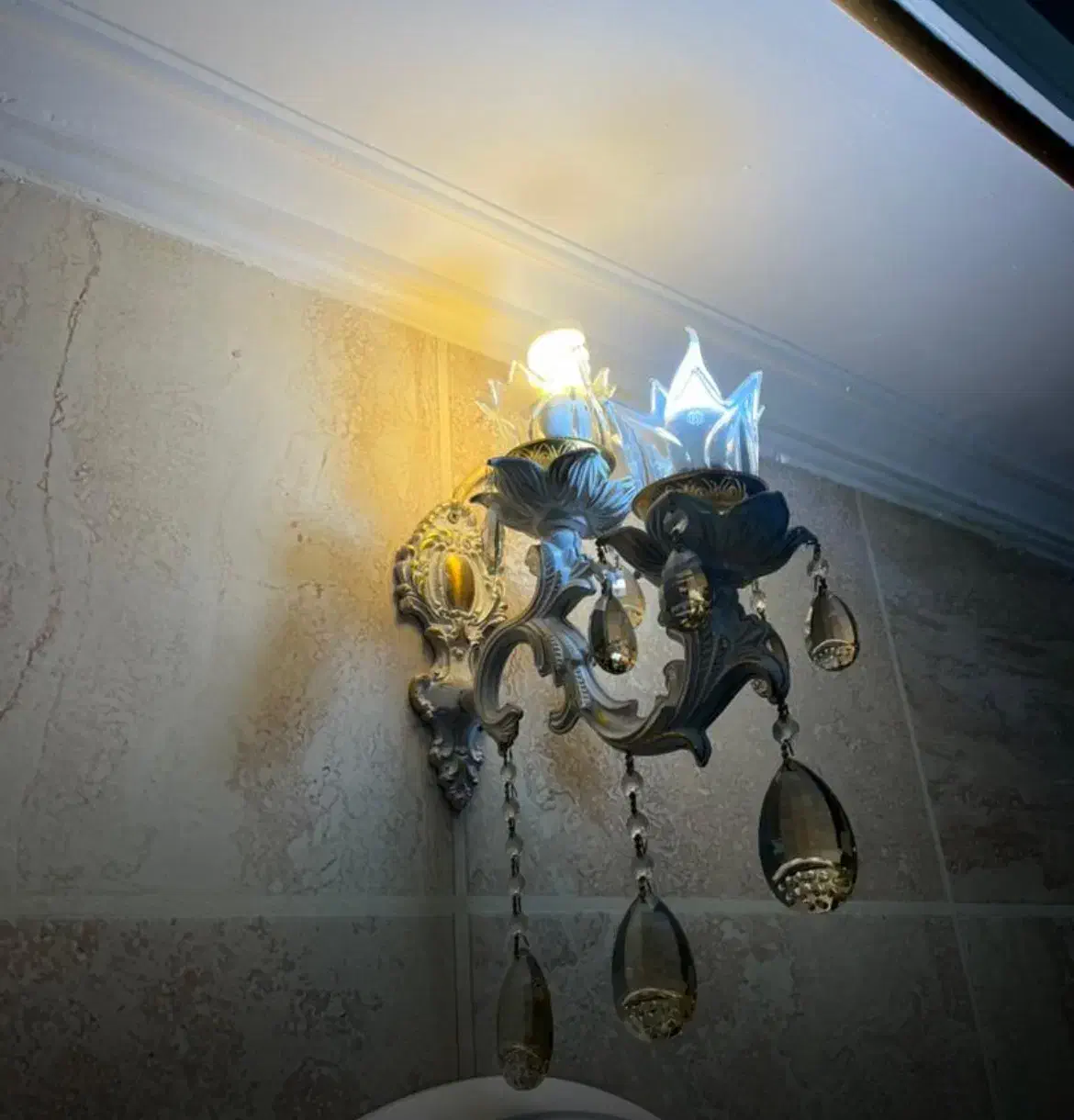 لوستر برنز با ابکاری سفید کوره ای|لوستر و چراغ آویز|تهران, شهرک شریفی|دیوار