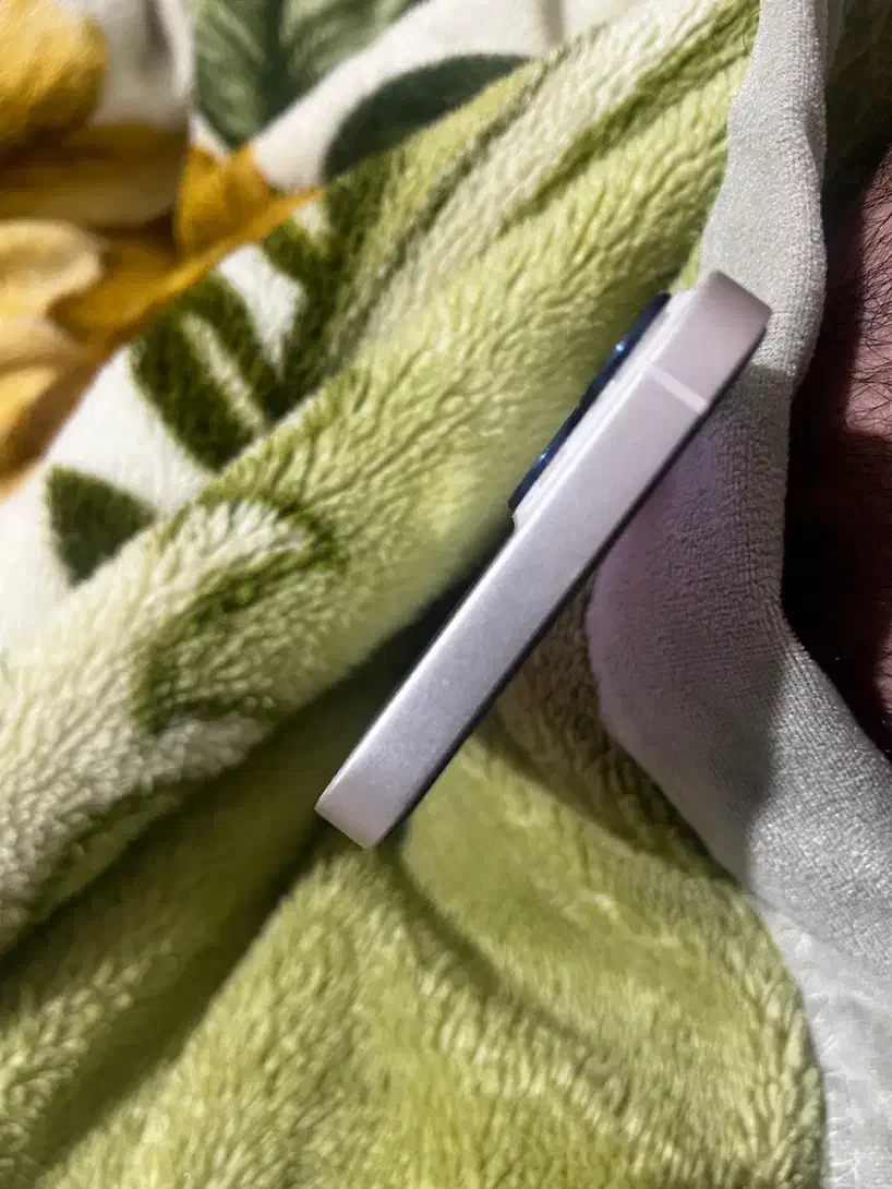 ایفون ۱۳نرمال 2عدد رنگ سفید و مشکی تیره|موبایل|کازرون, |دیوار