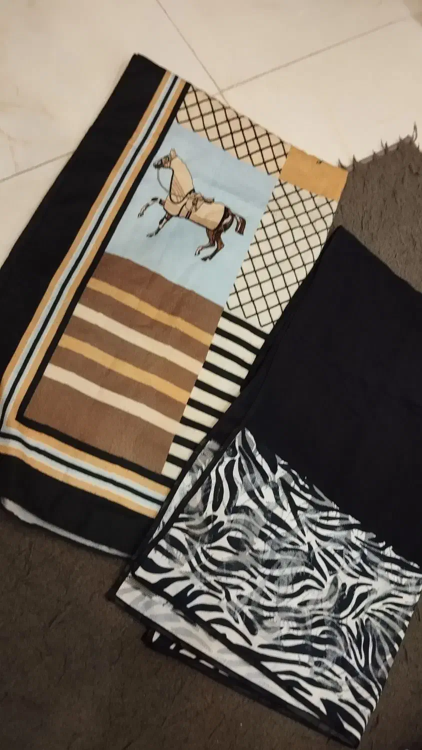 شال|لباس|شاهین‌شهر, اقبال لاهوری|دیوار