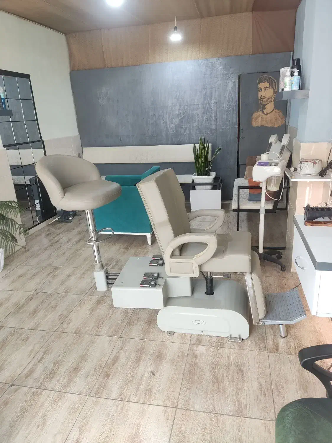 صندلی آریشگری باربر دار برقی|آرایشگاه و سالن‌های زیبایی|گرگان, |دیوار