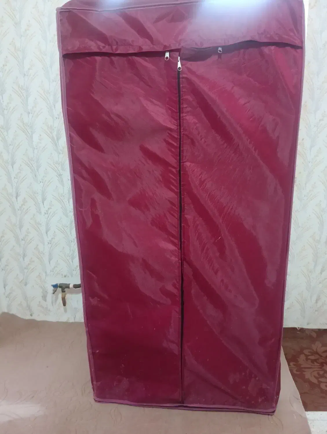 کمد برزنتی تمیز جای آویز لباس هم داره|جاکفشی، کمد، دراور|ماکلوان, |دیوار