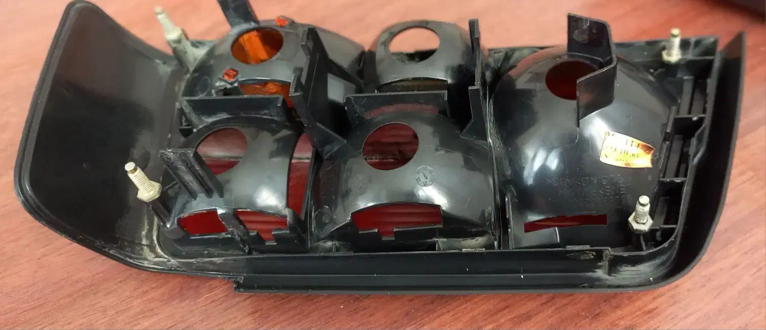 چراغ خطر عقب ۴۰۵ فابریک روی ماشین|قطعات یدکی و لوازم جانبی|سنندج, |دیوار