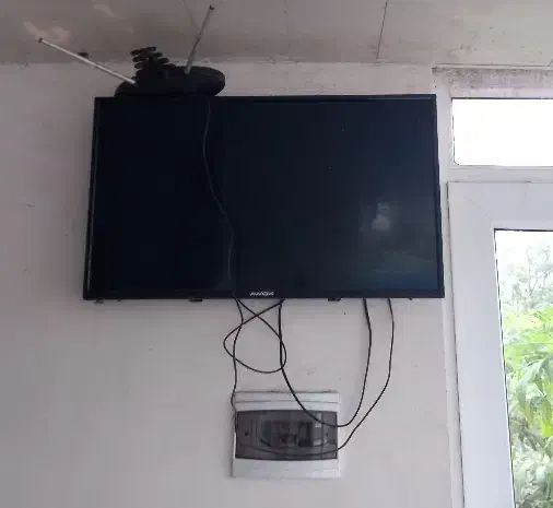 تلویزیون ۳۲ اینج آووکس|تلویزیون و پروژکتور|لولمان, |دیوار