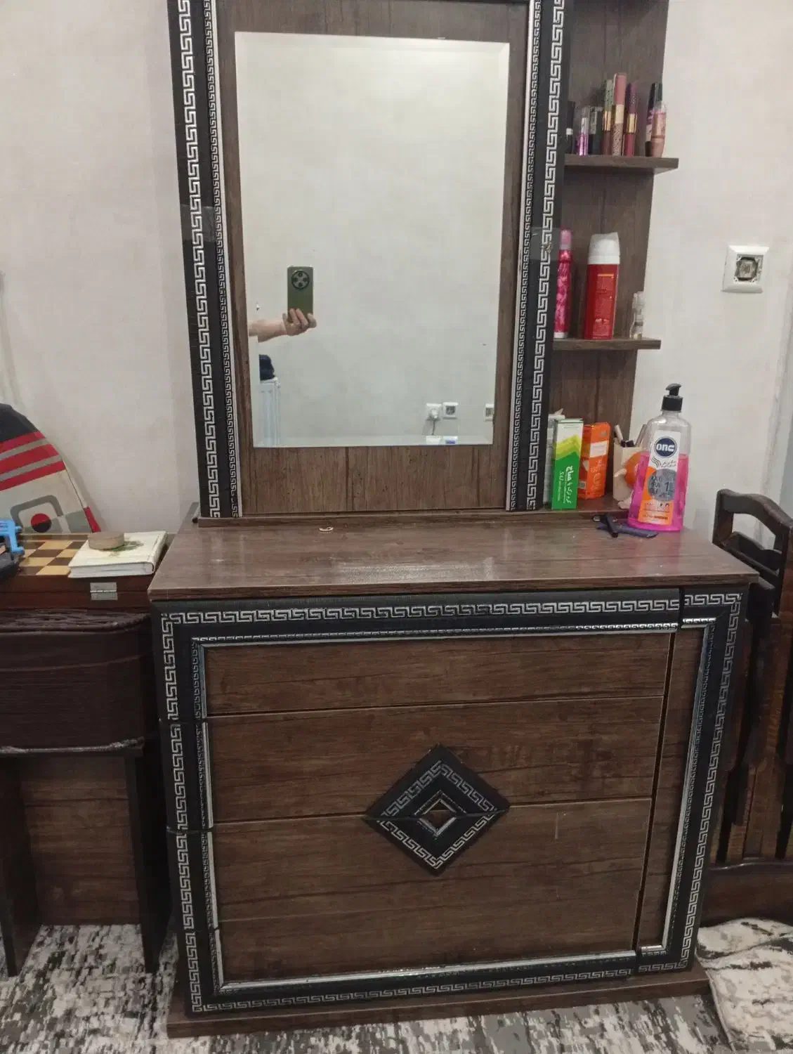 دراور ۴ کشو همراه آینه|تخت و سرویس خواب|مشهد, کوی المهدی|دیوار