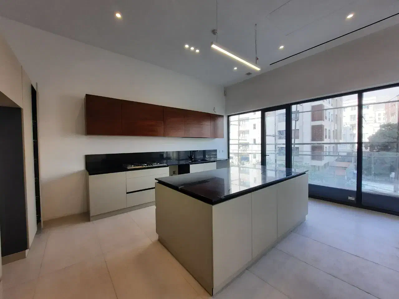 ۲۰۰ متر / کامرانیه / کلید از پله بالا نرفته