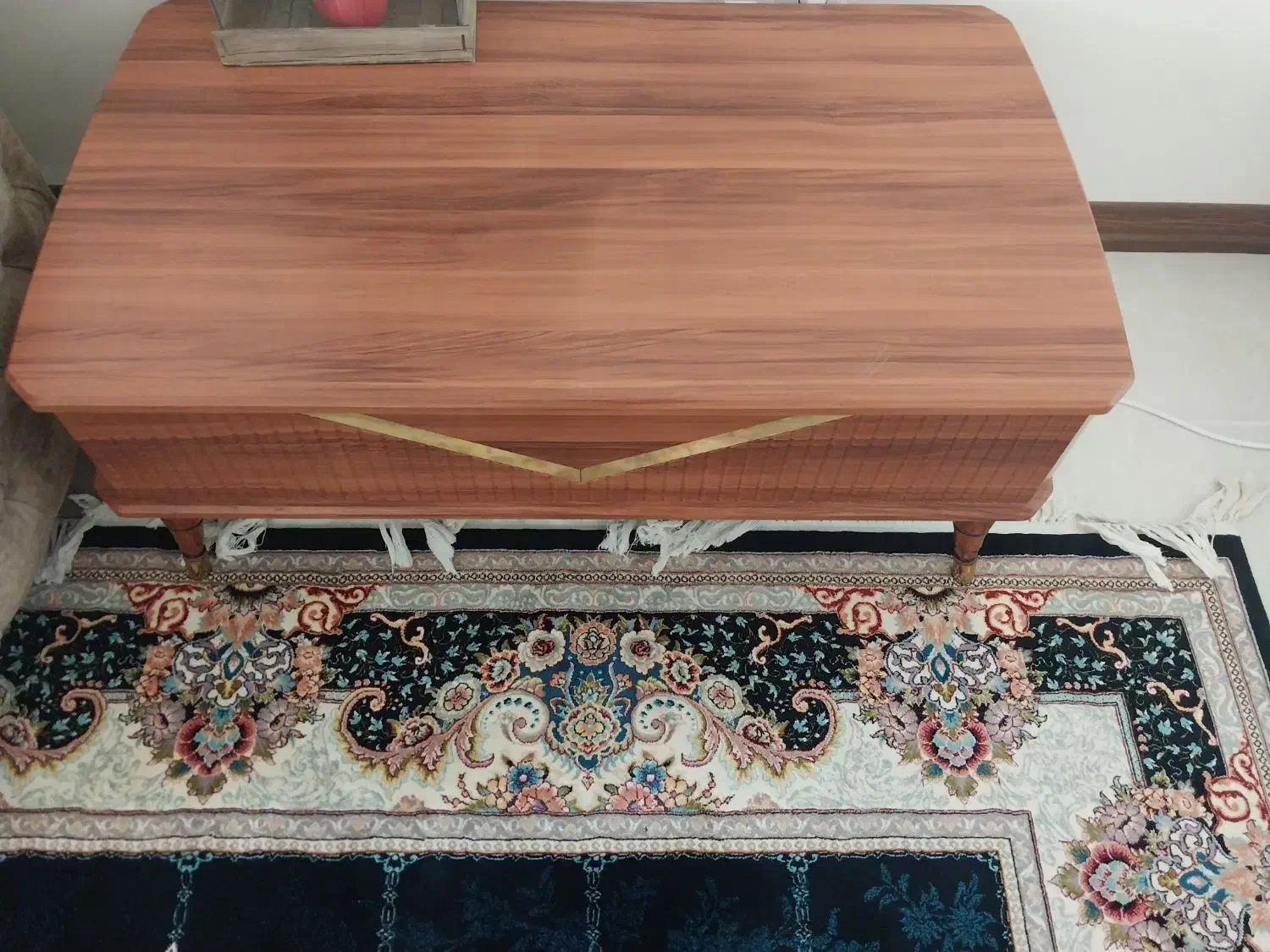 فروش گل میز نو نو به دلیل کمبود جا|مبلمان خانگی و میز عسلی|شیراز, احمدی جنوبی|دیوار