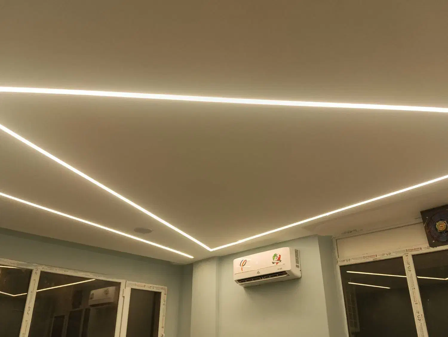 برقکار ساختمان نصب و تعمیرات تابلو برق|خدمات پیشه و مهارت|صدرا-فارس, فاز ۱|دیوار