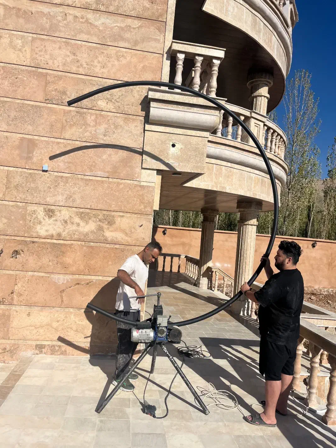 نرده پله خم بادستگاه خم سیارهیدرولیک درمحل نصب شما|خدمات پیشه و مهارت|لار, |دیوار